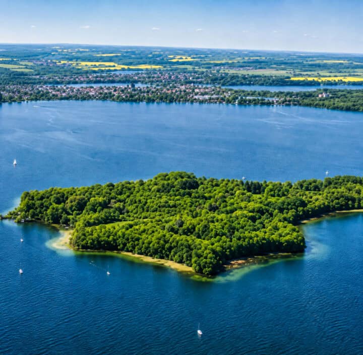 Schwerin - Insel Kaninchenwerder im Schweriner See