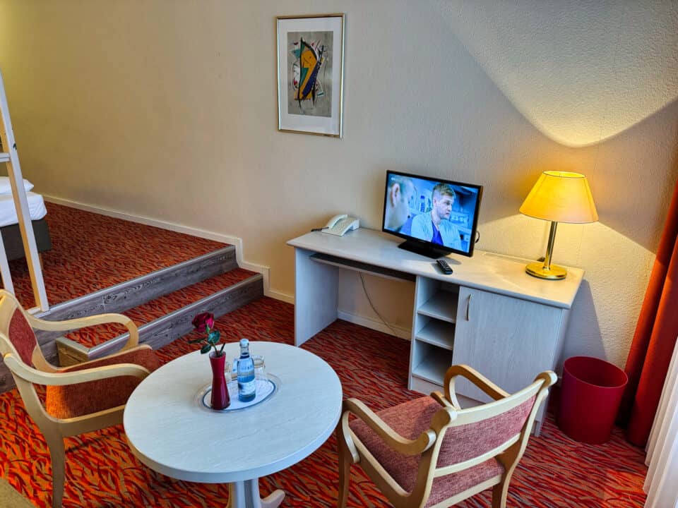 Doppelzimmer mit Wohncouch im Hotel garni Mueßer Hof