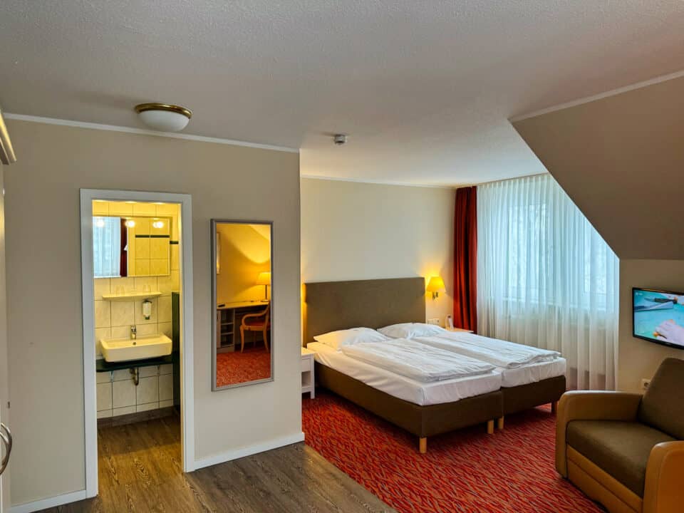 Doppelzimmer mit Wohncouch im Hotel garni Mueßer Hof